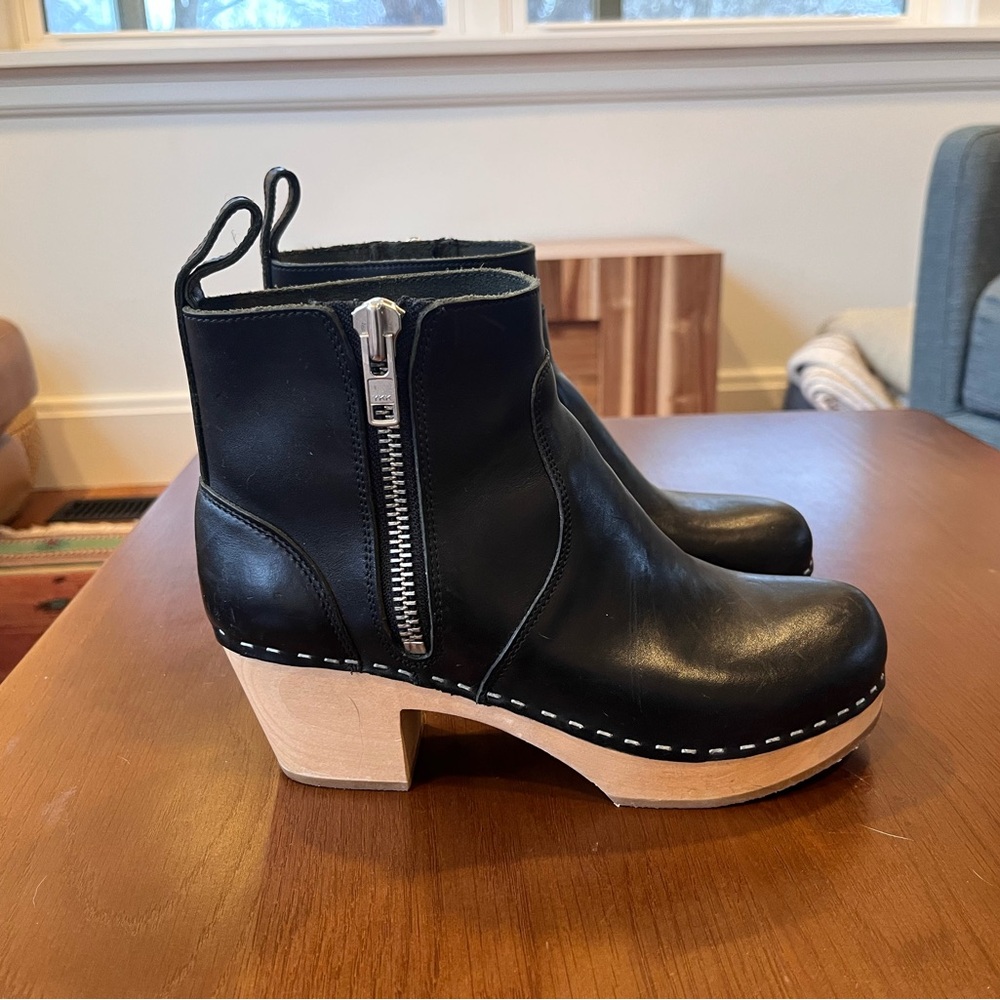 Swedish Hasbeens Zip It Emmy boot - size 39 - gently used